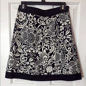 Ann Taylor Black and White A-Line Knee-Length Skirt 4P
